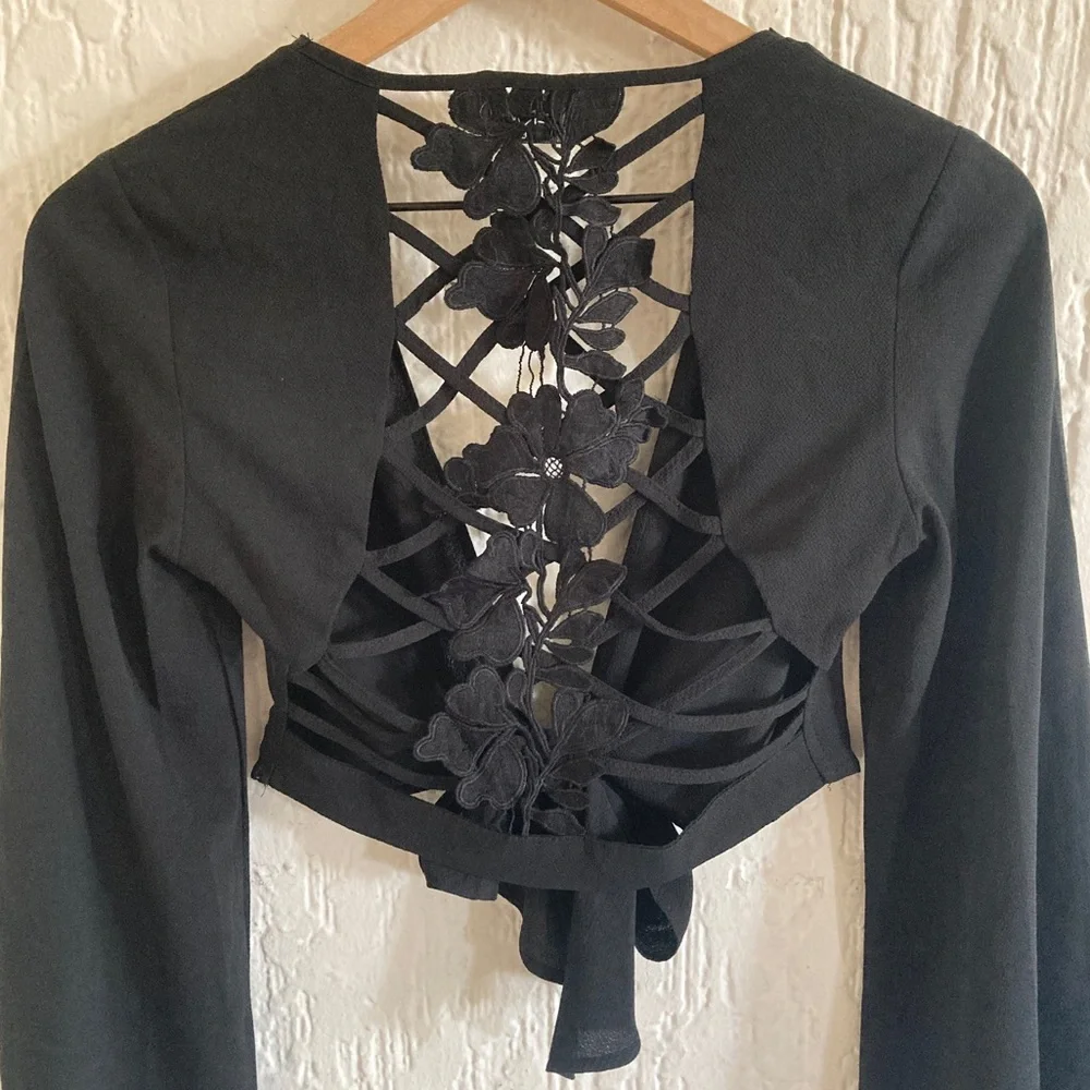 Tiger Mist Black Long Flared Sleeve Tie Up Crop Top Size 6 - Picture 5 of 7